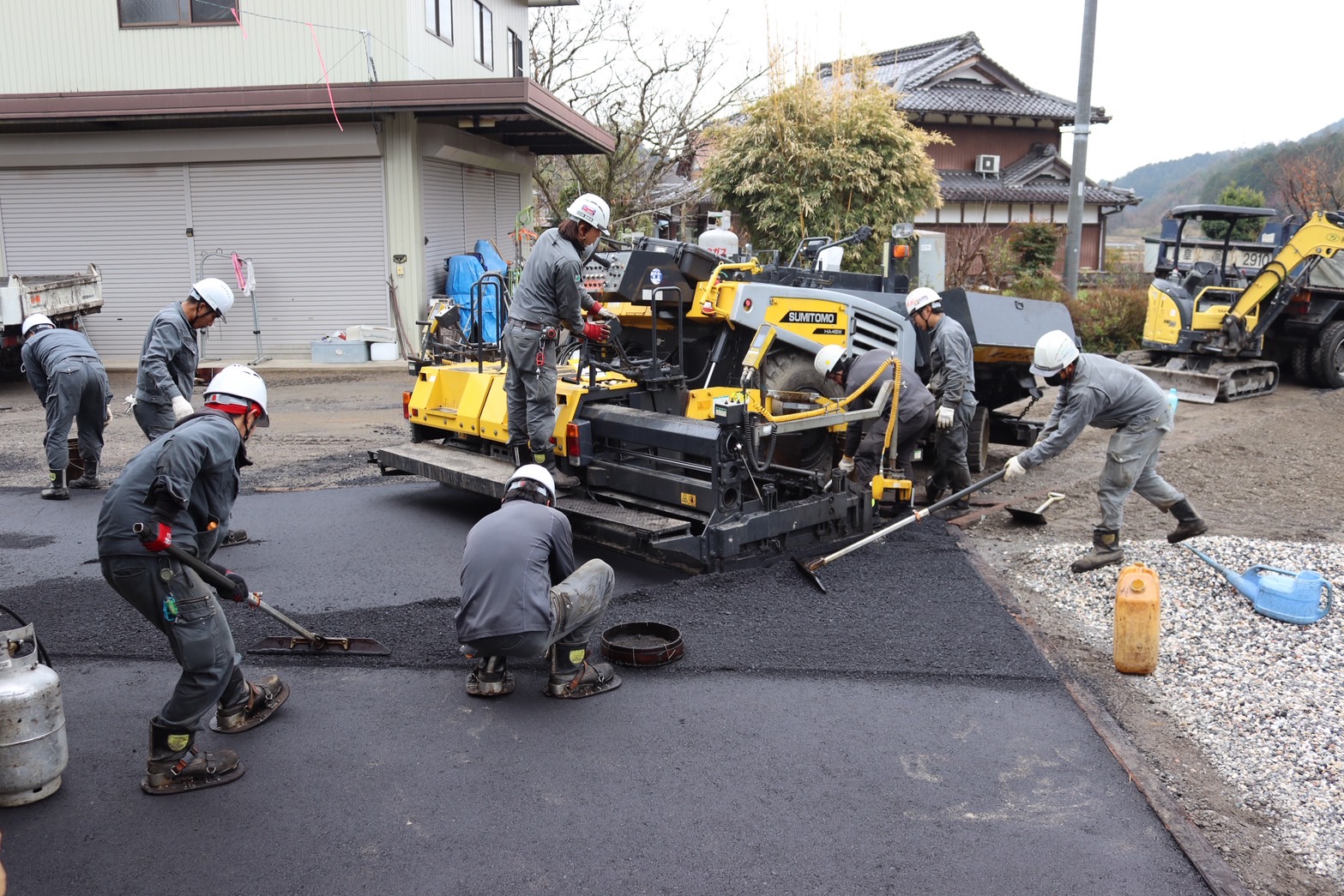 アスファルト舗装の施工風景